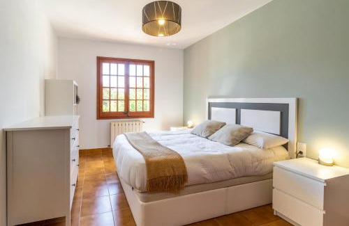 Can Carbonell Chalet De Ski | Casa Carbonell Casa bonita con piscina y jardín