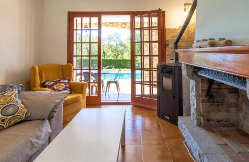 Can Carbonell Chalet De Ski | Casa Carbonell Casa bonita con piscina y jardín