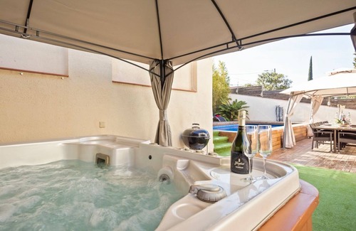La Font d'en Fargues Villa | Casa Cartella - Eight Bedroom Villa, Sleeps 16