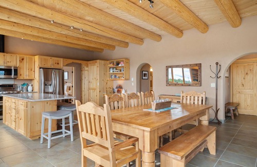 Taos Maison | Casa Cielo | New Desert Hideaway | Mountain View, Custom Décor, Hot Tub
