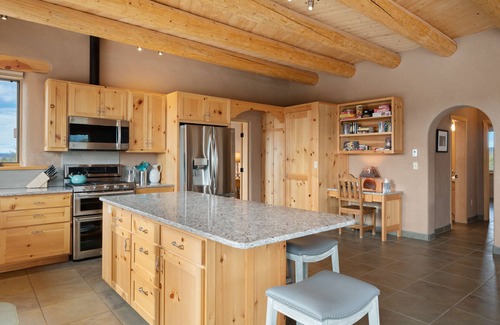 Taos Maison | Casa Cielo | New Desert Hideaway | Mountain View, Custom Décor, Hot Tub