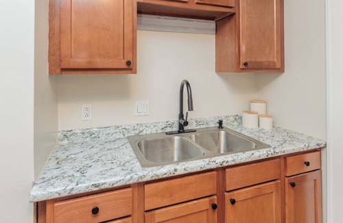 Cleveland Maison | Casa CLE clean updated 2 bedrm home West Cleveland, pet friendly, fenced in yard