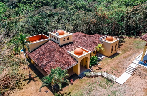 Esterillos Oeste Maison | Casa Colibri - Hidden Gem with spacious rooms