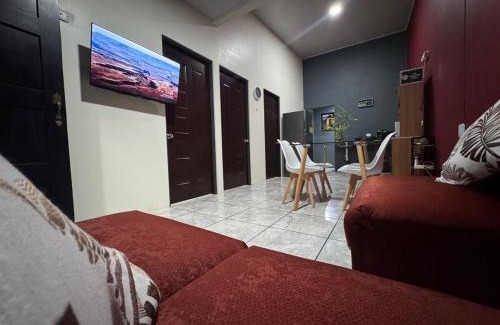 Los Angeles Maison | Casa Colibrí Encanto Rústico y Comodidad Moderna -La Fortuna