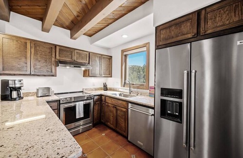 Nambe Pueblo Maison | Casa Colibri - Luxury Retreat with Mountain Views