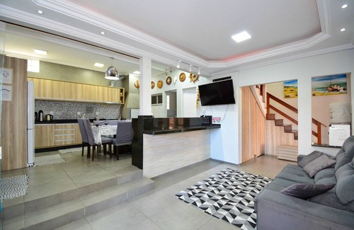 Alto Ribeirao Leste Maison | Casa com Piscina no Ribeirão da Ilha - SDI013