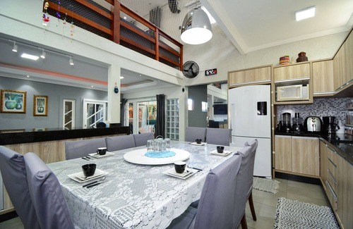 Alto Ribeirao Leste Maison | Casa com Piscina no Ribeirão da Ilha - SDI013