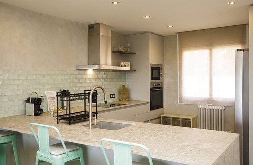Montjuic Maison | Casa con Bonitas Vistas en Montjuic, Girona