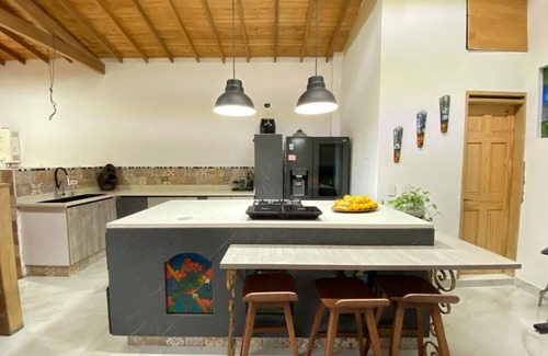Villa Nueva Maison | Casa con Jacuzzi Cerca a Estación Metro Hospital
