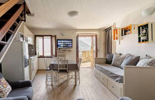 Castel di Tora Maison | CASA CON TERRAZZI - 6posti 2stanze 2bagni - LAKEHOLIDAY IT