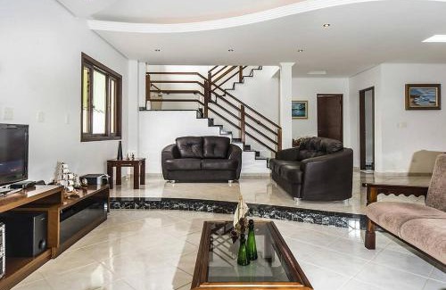 Horto Maison | Casa confortável e ampla com piscina e bilhar!