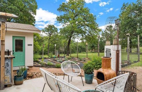 Fredericksburg Maison | Casa Crabapple Sleeps 13 Private and Hot Tub