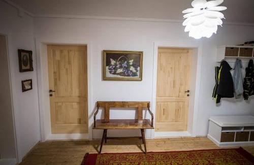 Marisel Chalet De Ski | Casa cu copaci Romanian historical farmhouse