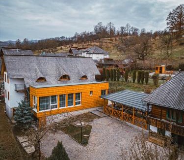 Poienile Izei Maison | Casa cu Magnolii