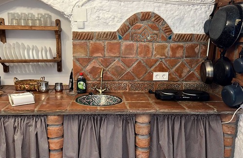 Guadix Cottage | Casa Cueva Adaptada PMR se Admiten Mascota con Rutas de Senderismo y Caballo