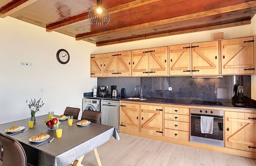 Prazeres Maison | Casa da Felicidade by LovelyStay