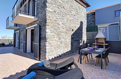 Prazeres Maison | Casa da Felicidade by LovelyStay
