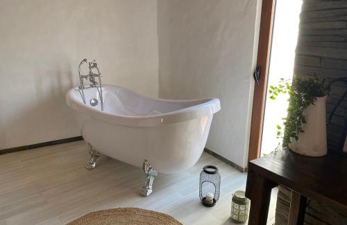 Almodovar e Graca dos Padroes Lit Et Petit-Déjeuner | Casa da Igrejja