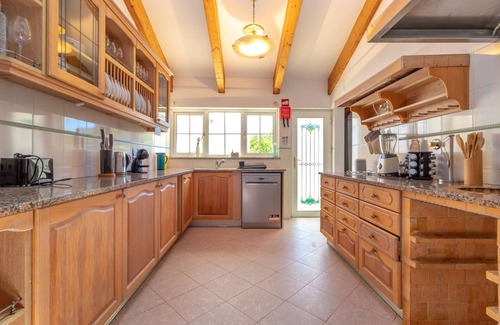 Poco Partido Villa | Casa da Saudade - Heated swimming pool, walking distance to town and beach