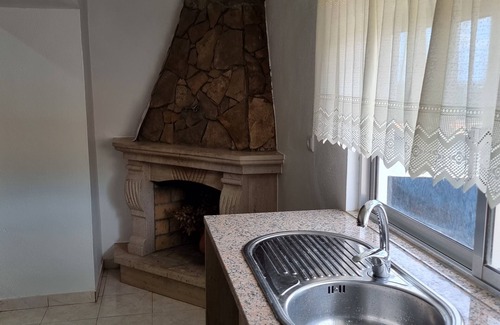 Evora de Alcobaca Cottage | Casa da Ti Alzira - a refuge at the foot of the mountain with a touch of tradition