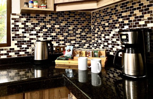 Alajuela Maison | Casa Dali - Close to SJO Airport & INCAE - King bed, fast wifi