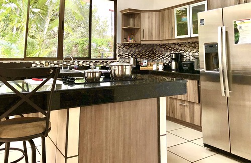 Alajuela Maison | Casa Dali - Close to SJO Airport & INCAE - King bed, fast wifi