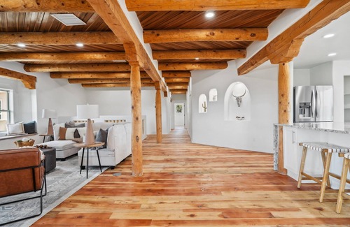 Canoncito Maison | Casa De Coyote: Luxury 7br 16+ guest retreat