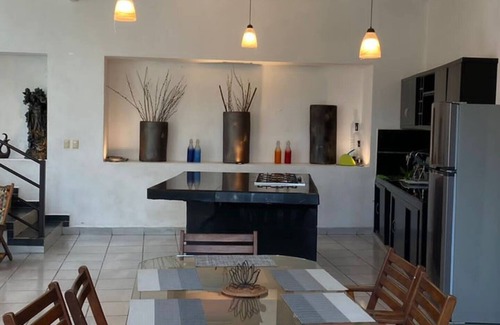 El Santuario Maison | Casa de Descanso a un Lado del Mirador de la Peña de Valle de Bravo