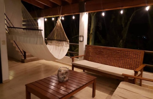 El Santuario Maison | Casa de Descanso a un Lado del Mirador de la Peña de Valle de Bravo