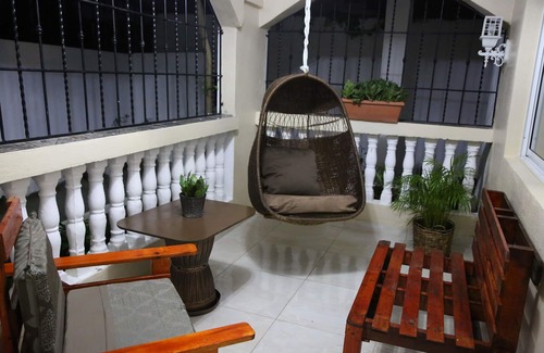 Mendoza Maison | Casa de dos niveles de concepto abierto en Santo Domingo Este. .