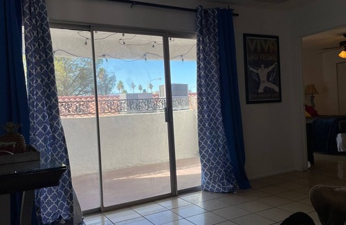 Royal Crest Rancheros Appartement | Casa de Harmon 7 min to Strip/Airport w/ 2 master bed