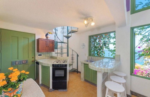 Conchas Chinas Maison | Casa de la Hoja: Private and Quiet 3 BR/4BA Home in Exclusive Conchas Chinas