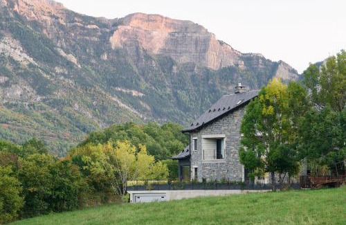 Sandinies Maison | Casa de la paz en el Valle de Tena
