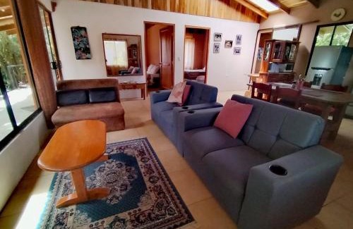Quebrada Grande Chalet De Ski | Casa de Montaña Tica Linda