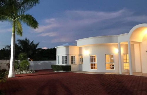 Alfredo V. Bonfil Maison | Casa De Osho Amazing Big Private Luxury Villa-1