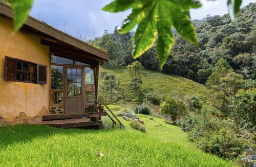 Delfim Moreira Maison | Casa de permacultura
