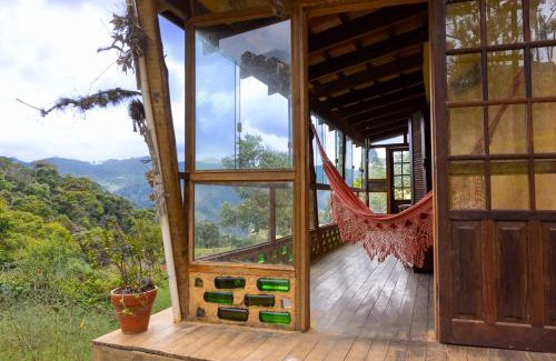 Delfim Moreira Maison | Casa de permacultura