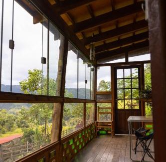 Delfim Moreira Maison | Casa de permacultura