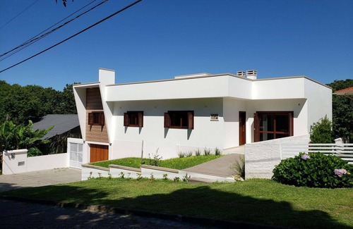 Ararangua Maison | Casa de Praia Alto Padrão