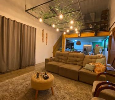 Balneario Arroio do Silva Maison | Casa de Praia, alto padrão, estilo industrial, 50 metros do mar.