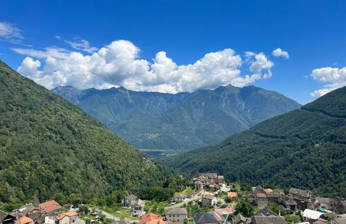Montescheno Maison | CASA DEL CIOS calda e intima casetta immersa nel verde delle montagne
