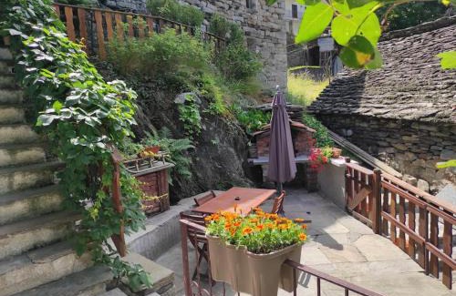 Montescheno Maison | CASA DEL CIOS calda e intima casetta immersa nel verde delle montagne