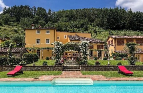 Badia Cantignano Appartement | Charmante Villa à seulement 7 km de Lucques avec piscine, barbecue, salle de gym, climatisation, WIFI