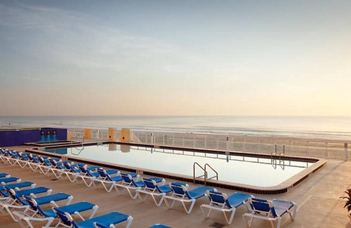 Volusia County Station Balnéaire | Casa Del Mar Beach Resort, Just steps from the ocean