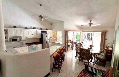Puerto San Jose Maison | Casa del Sol, amazing gated ocean front House