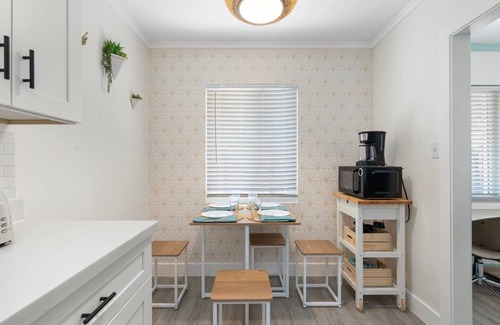 Garfield Appartement | Dwntwn PHX 1 King Bed, yard oasis 8 mins 2 airport