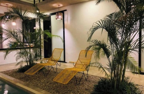 Brisas de Zicatela Maison | Casa Diego / Minimalist house and indoor pool