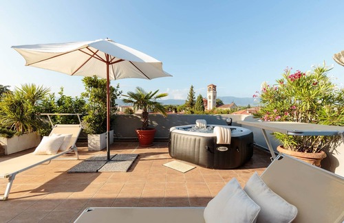 Lucca Historical Center Appartement | Casa Dieter, a superb 2 bedrooms Apartment with Grand Terrace and private parking in Central Lucca