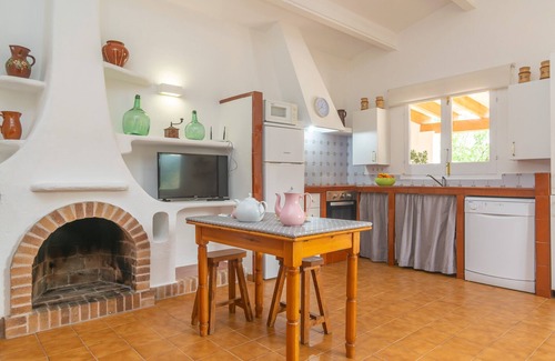 Mercadal Villa | CASA DINA - Country house with private pool and free Wi-Fi.