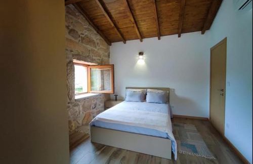 Moncao Maison | Casa doNegrinho com Piscina e Bungalow sem Piscina